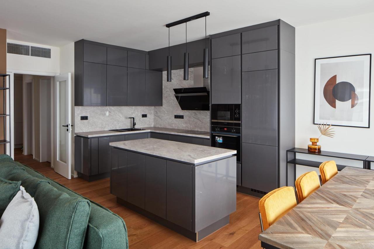 Prague Days - Designer Apts - Garage - Terrace - Easy City Access Exterior photo
